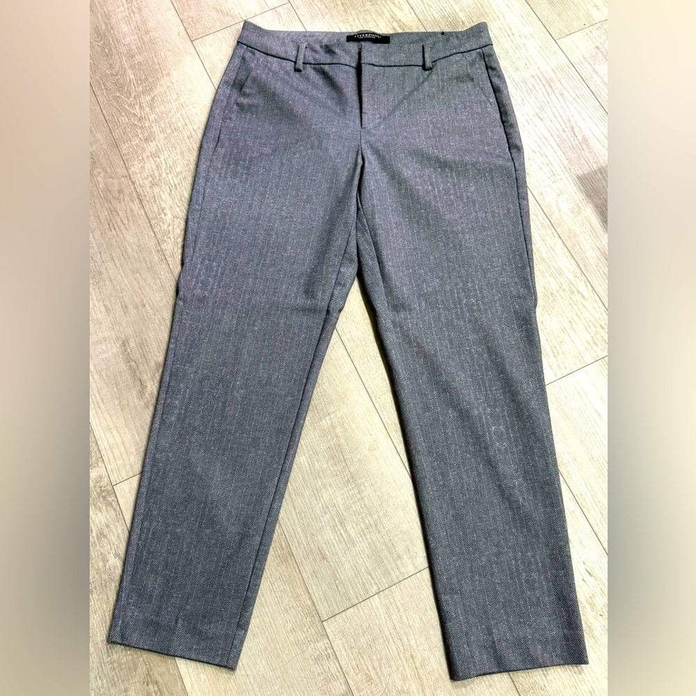 Liverpool
Size 8/29
Grey with black print
Condition is great